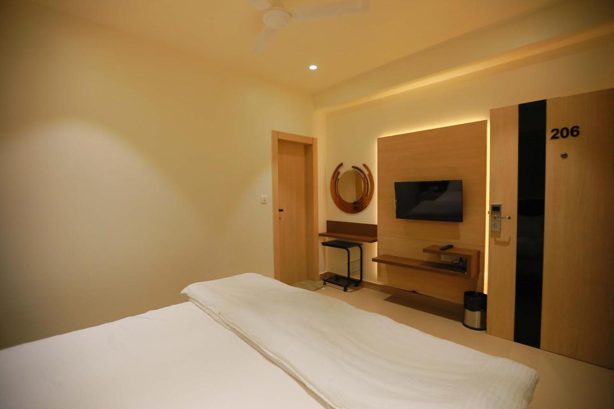 Hotel 16 Δελχί Εξωτερικό φωτογραφία